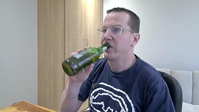 BrettJ81 online show from October 2025 02:16:01 PM