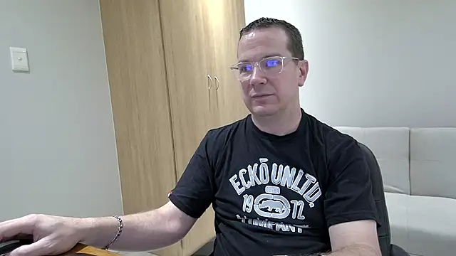 BrettJ81 online show from October 2025 02:58:01 PM