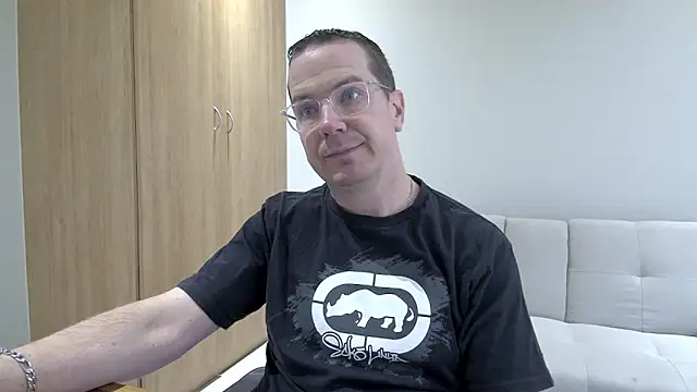 BrettJ81 online show from April 2026 11:44:02 AM