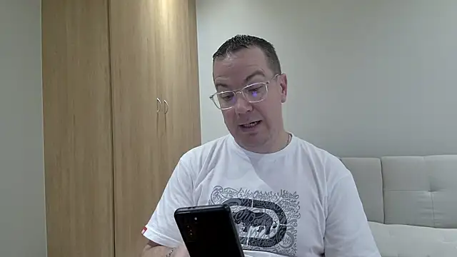 BrettJ81 online show from December 2025 01:49:02 PM