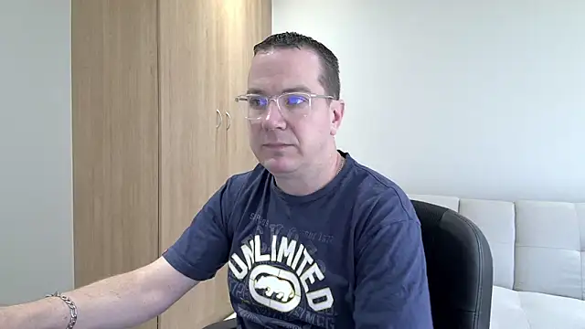 BrettJ81 online show from October 2025 11:24:02 AM