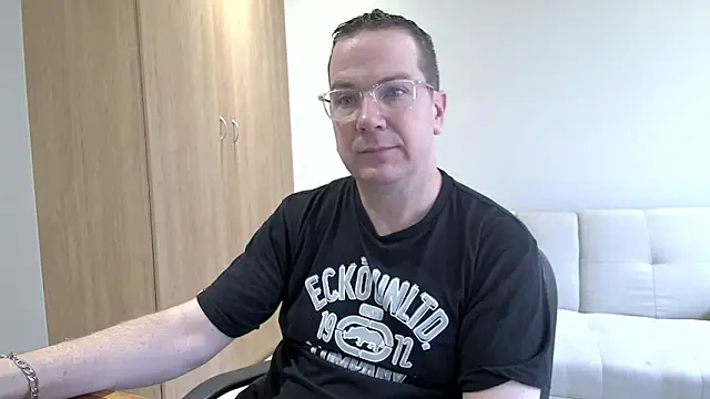 BrettJ81 online show from November 2025 10:47:02 AM