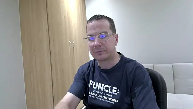 BrettJ81 online show from October 2025 04:29:01 PM