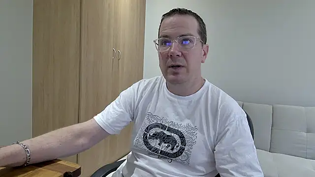 BrettJ81 online show from November 2025 02:20:01 PM