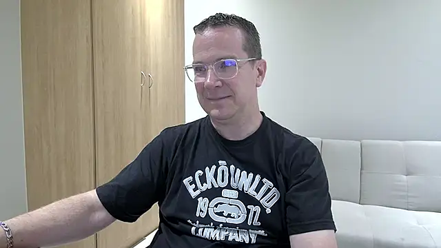 BrettJ81 online show from November 2025 01:00:02 PM