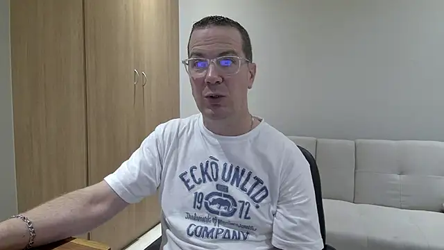 BrettJ81 online show from April 2026 03:08:01 PM