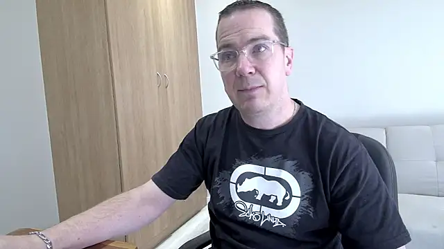 BrettJ81 online show from April 2026 12:12:02 PM