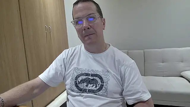 BrettJ81 online show from April 2026 06:25:02 PM