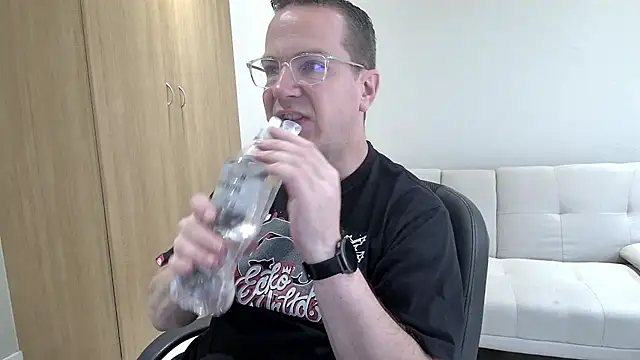 BrettJ81 online show from November 2025 01:11:02 PM