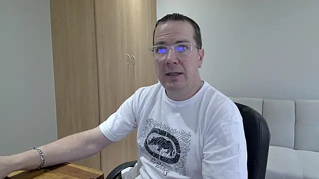 BrettJ81 online show from October 2025 01:55:02 PM