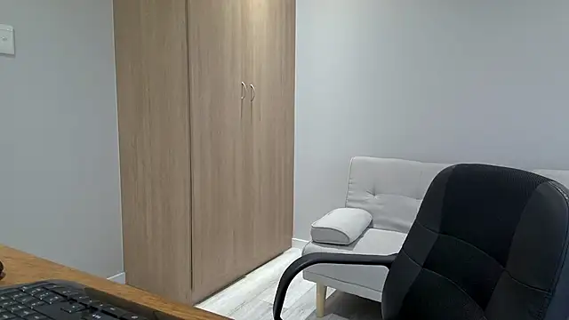 BrettJ81 online show from November 2025 01:10:02 PM