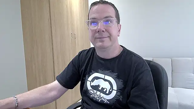 BrettJ81 online show from December 2025 09:43:01 AM