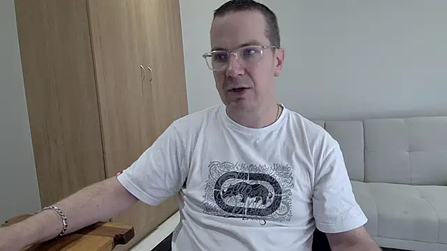 BrettJ81 online show from April 2026 01:51:01 PM