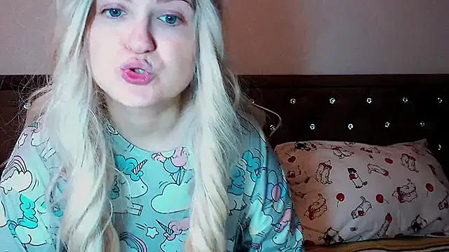 Snapshot of Sara4uu chatting on September 2025 10:52:02 PM Sara4uu online show from September 2025 10:52:02 PM