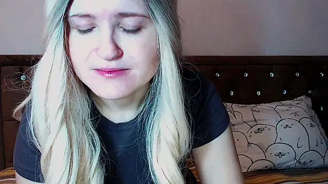 Sara4uu online show from December 2025 10:20:02 PM