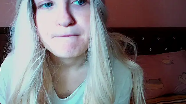 Snapshot of Sara4uu chatting on October 2025 10:33:01 PM Sara4uu online show from October 2025 10:33:01 PM