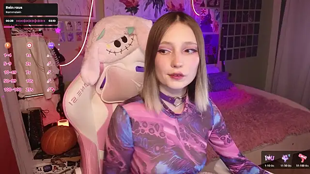 Snapshot of Evie_Ro chatting on October 2025 08:08:01 PM Evie Ro online show from October 2025 08:08:01 PM