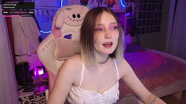 Evie Ro online show from October 2025 08:54:01 PM
