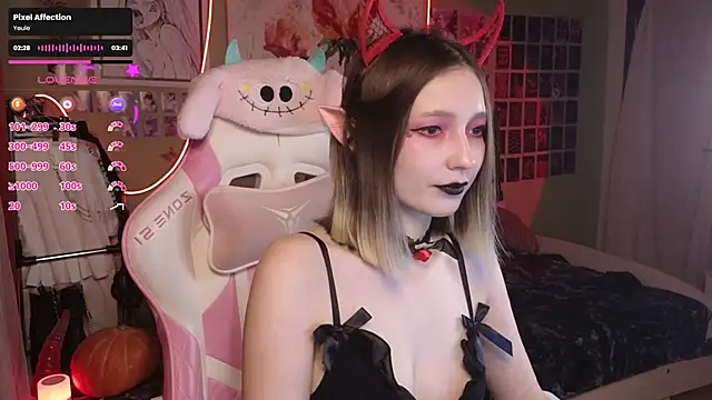 Snapshot of Evie_Ro chatting on October 2025 08:30:02 PM Evie Ro online show from October 2025 08:30:02 PM