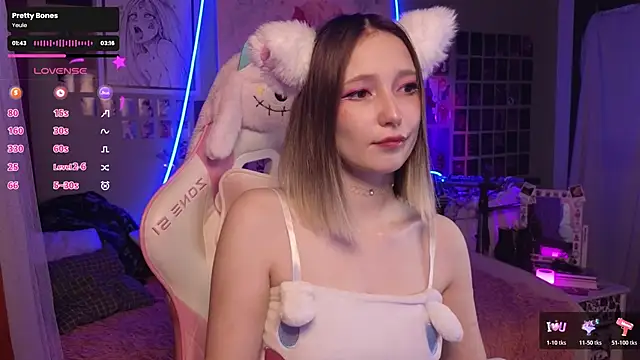 Snapshot of Evie_Ro chatting on November 2025 08:56:01 PM Evie Ro online show from November 2025 08:56:01 PM