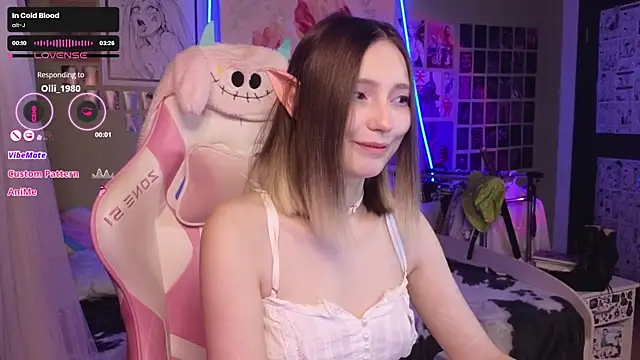 Snapshot of Evie_Ro chatting on December 2025 12:37:02 AM Evie Ro online show from December 2025 12:37:02 AM