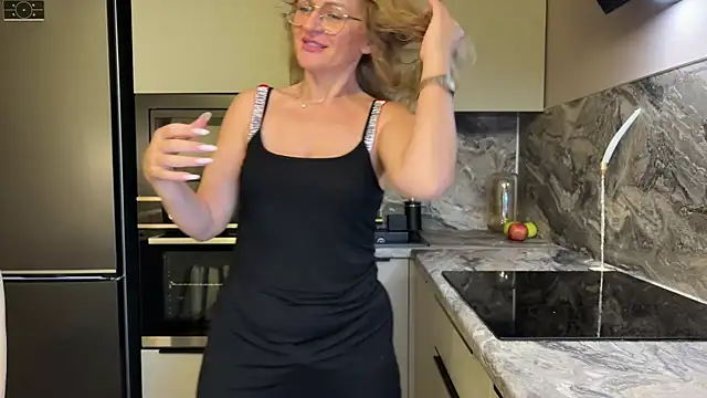 Snapshot of mommy_nadin chatting on October 2025 05:03:01 PM mommy nadin online show from October 2025 05:03:01 PM