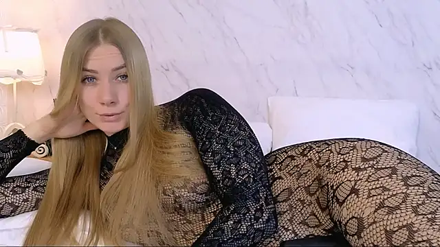 LOLALEWIS online show from February 2026 01:27:01 AM