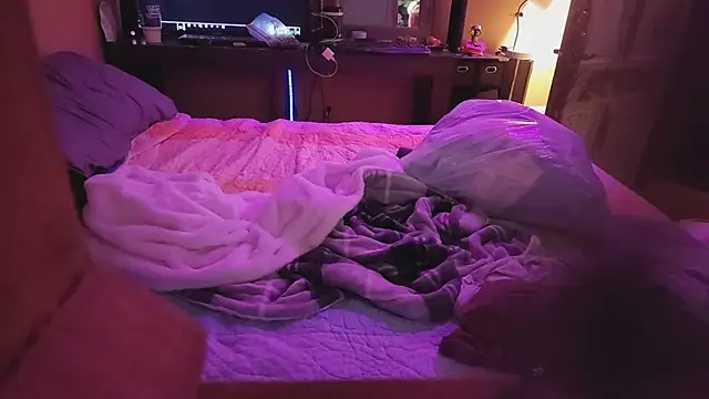 leahcimnikral online show from April 2026 01:23:02 AM