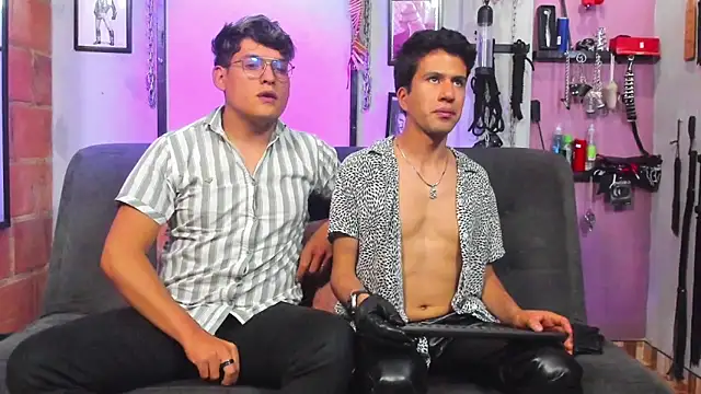 Snapshot of dom2travelersss chatting on February 2025 04:43:02 PM dom2travelersss online show from February 2025 04:43:02 PM