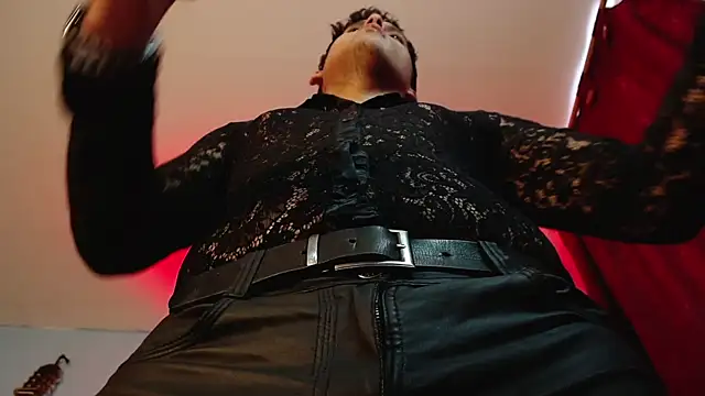 Snapshot of dom2travelersss chatting on September 2025 04:00:02 PM dom2travelersss online show from September 2025 04:00:02 PM