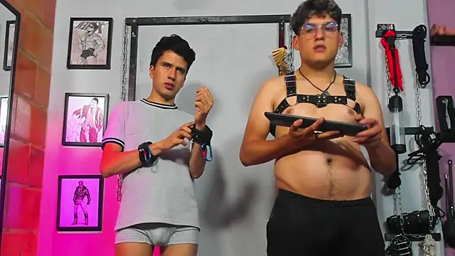 Snapshot of dom2travelersss chatting on February 2025 04:58:02 PM dom2travelersss online show from February 2025 04:58:02 PM