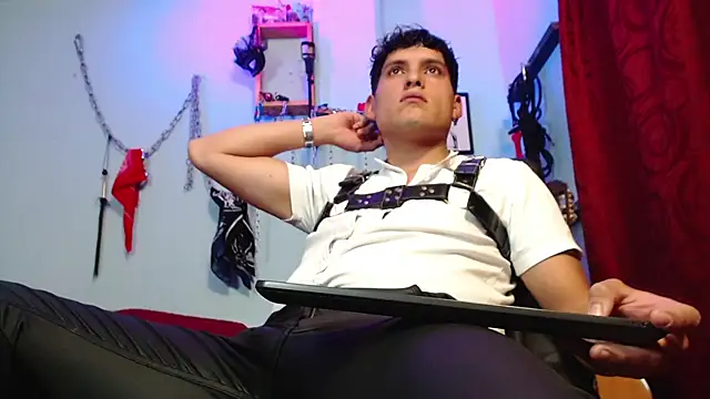 dom2travelersss online show from December 2025 11:04:01 PM