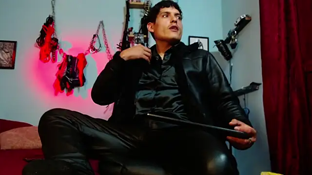 dom2travelersss online show from April 2026 07:47:01 PM