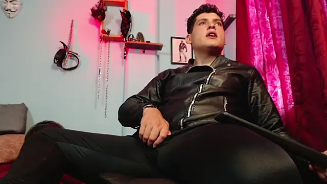 dom2travelersss online show from November 2025 08:01:01 PM