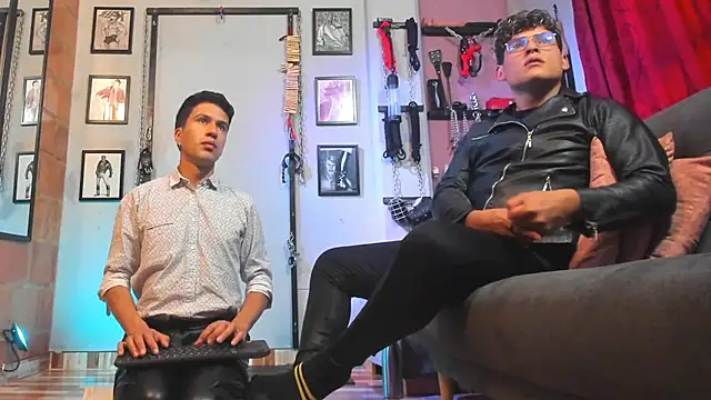 Snapshot of dom2travelersss chatting on January 2025 02:42:01 PM dom2travelersss online show from January 2025 02:42:01 PM