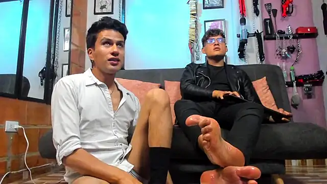 Snapshot of dom2travelersss chatting on February 2025 02:58:01 PM dom2travelersss online show from February 2025 02:58:01 PM