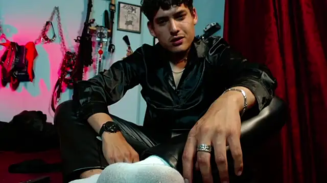 dom2travelersss online show from April 2026 12:03:01 AM