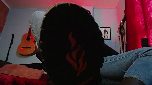 Snapshot of dom2travelersss chatting on September 2025 09:07:01 PM dom2travelersss online show from September 2025 09:07:01 PM