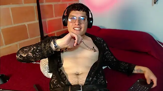 Snapshot of dom2travelersss chatting on September 2025 04:23:01 AM dom2travelersss online show from September 2025 04:23:01 AM