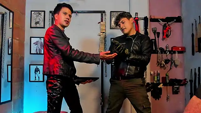 Snapshot of dom2travelersss chatting on January 2025 11:11:02 PM dom2travelersss online show from January 2025 11:11:02 PM