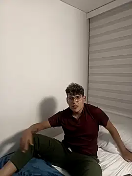 Snapshot of dom2travelersss chatting on January 2025 03:34:02 PM dom2travelersss online show from January 2025 03:34:02 PM