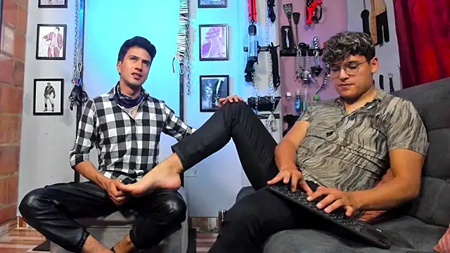 Snapshot of dom2travelersss chatting on February 2025 05:24:02 PM dom2travelersss online show from February 2025 05:24:02 PM