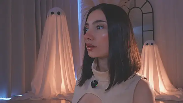 Snapshot of AmyArmstrong chatting on October 2025 07:58:02 PM AmyArmstrong online show from October 2025 07:58:02 PM