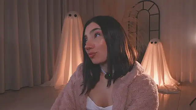 Snapshot of AmyArmstrong chatting on October 2025 01:47:02 AM AmyArmstrong online show from October 2025 01:47:02 AM