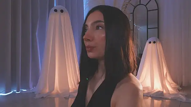 Snapshot of AmyArmstrong chatting on October 2025 02:38:02 PM AmyArmstrong online show from October 2025 02:38:02 PM