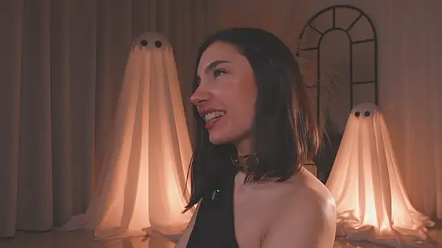 Snapshot of AmyArmstrong chatting on October 2025 01:59:01 AM AmyArmstrong online show from October 2025 01:59:01 AM