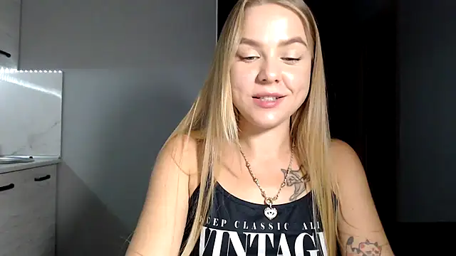 Snapshot of Sunbeam_ chatting on September 2025 09:21:02 PM Sunbeam online show from September 2025 09:21:02 PM