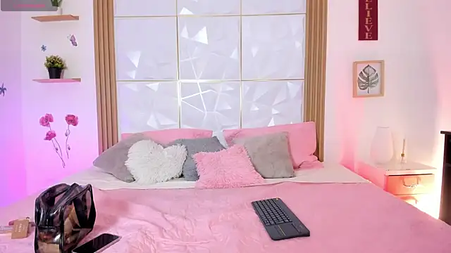 natalie jaensen online show from April 2026 05:36:01 PM