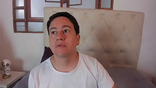 Snapshot of oliver_price1 chatting on April 2026 01:40:01 PM oliver price1 online show from April 2026 01:40:01 PM