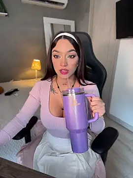 DaniDusan  online show from May 2026 07:03:02 PM